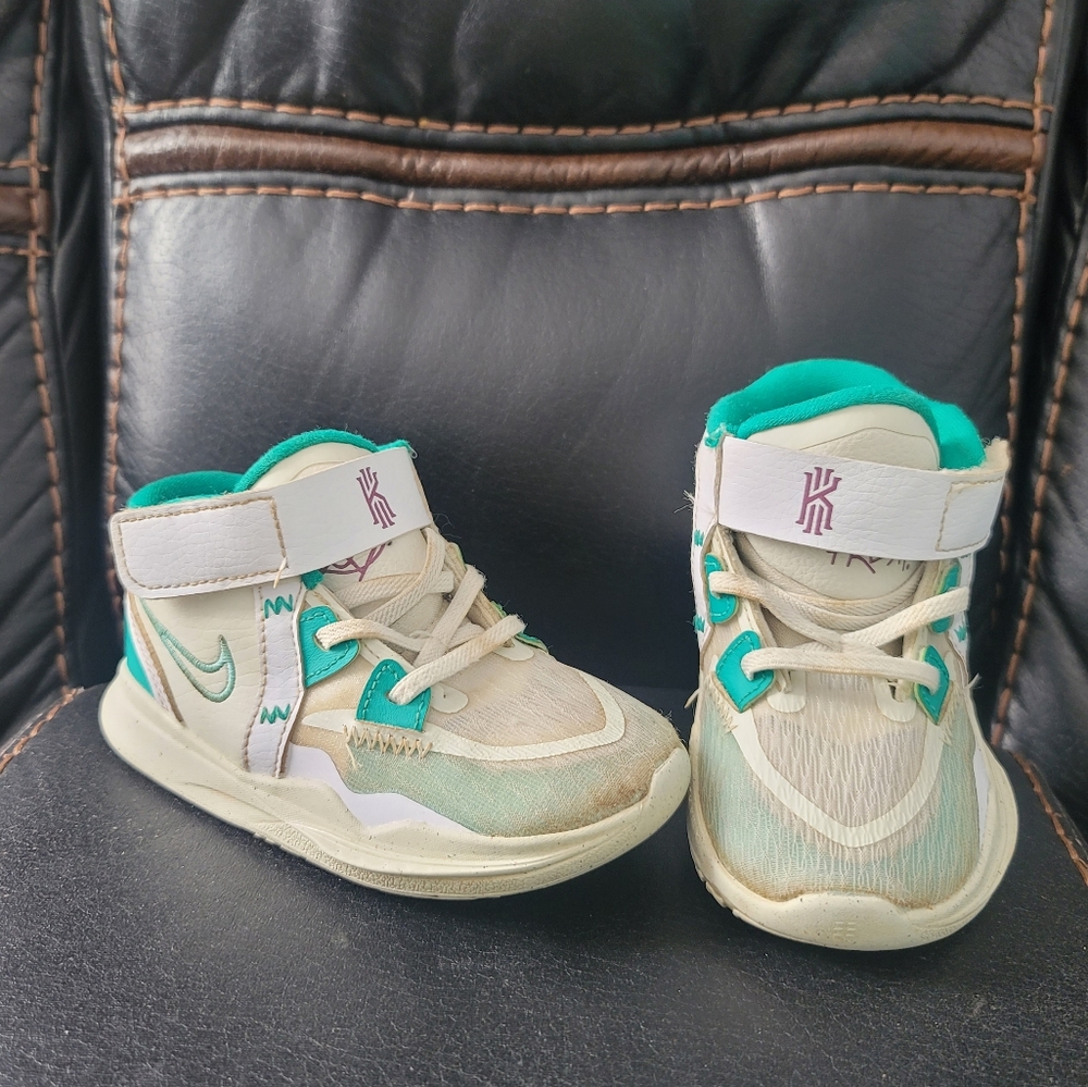 2022Sue Bird x Kyrie Infinity TD 'Golden Tribute